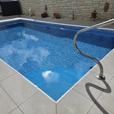 Athena Villa Peyia
